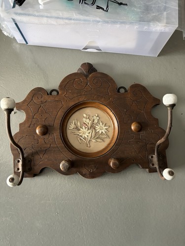 Antike hölzerne wandgarderobe - hölzerne,